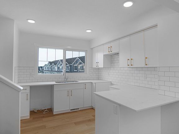 3rd image of 1429 9th St NW