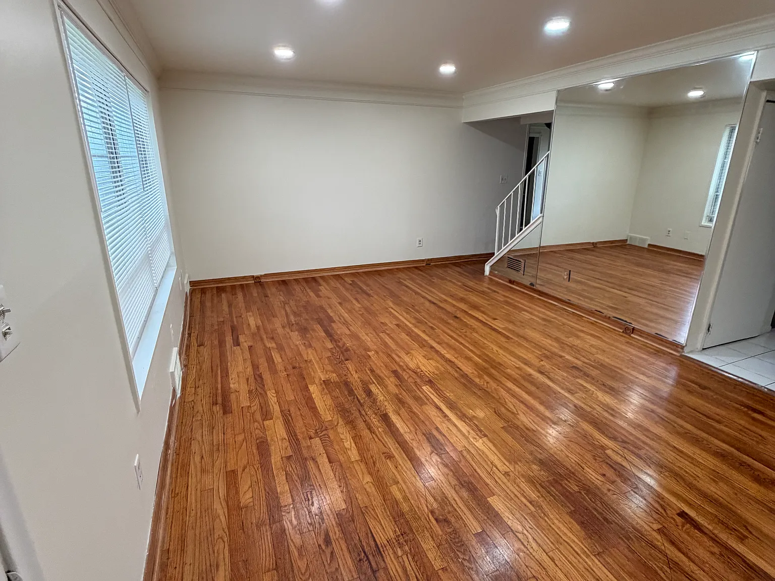 2 bed, 994 sqft, $1,400 — Photo 2