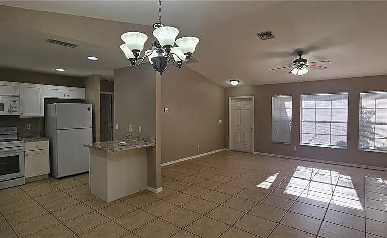 3740 SW Santa Barbara Place Cpe — Photo 5