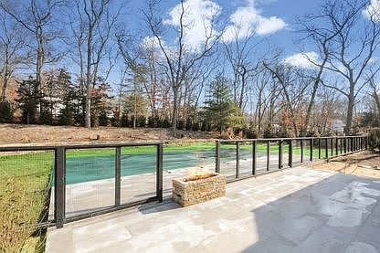 1st image of 22 Barry Ln