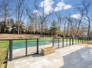 22 Barry Ln, East Hampton, NY 11937
