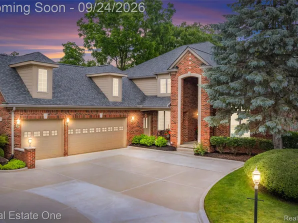 29370 Kennedy Ct, Farmington Hills, MI 48331