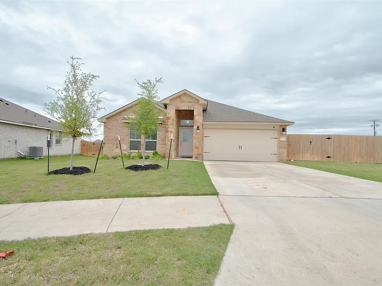 1317 Cesarina St — Photo 21