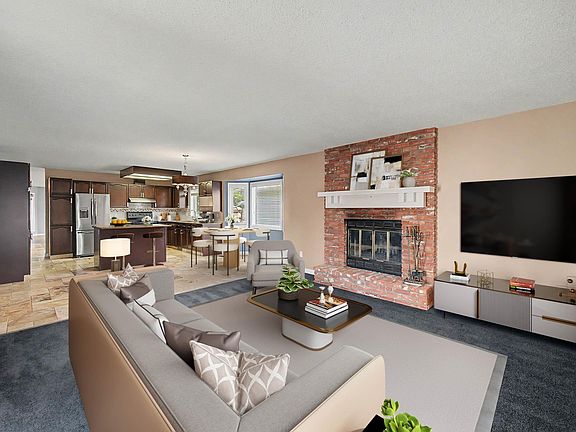 4th image of 90 Dufferin St