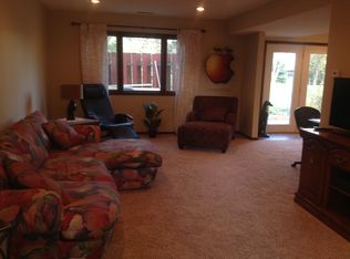 5820 Oakridge Dr, Lincoln, NE 68516