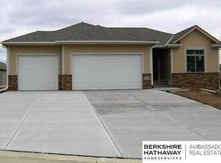 21337 S Cobblestone Cir, Gretna, NE 68028