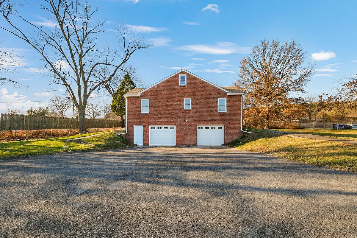 3 bed, 1200 sqft, $3,200 — Photo 1
