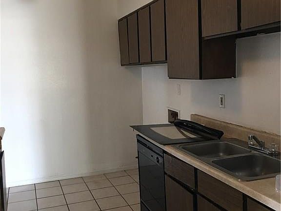 3rd image of 10588 Kinross Ave