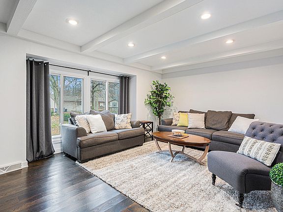 5th image of 4261 Yorkshire Dr