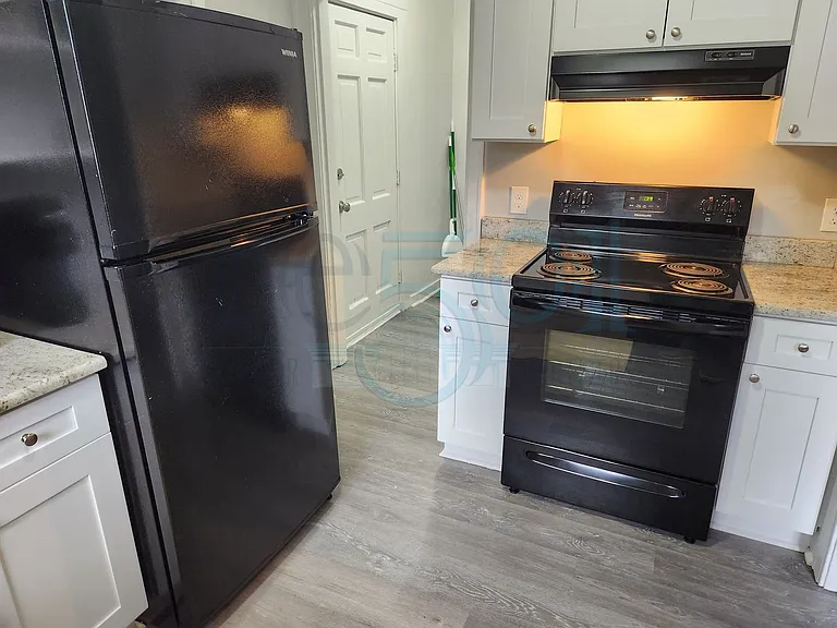 300 S Valentine St #1 — Photo 11