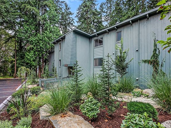 3rd image of 9016 Redmond Woodinville Rd NE