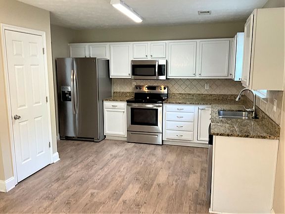 3rd image of 3452 Summit Creek Ln