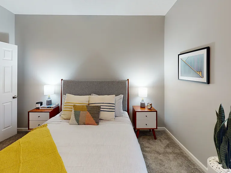 Burlington Oaks Apartments — Photo 8