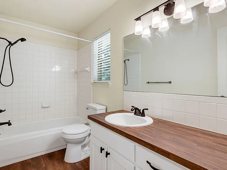 108 E Reagan Ave — Photo 11