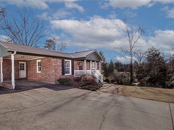 3rd image of 219 Motor Boat Club Rd