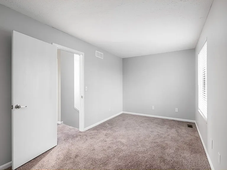 3085-3194 Griggsview Court — Photo 65