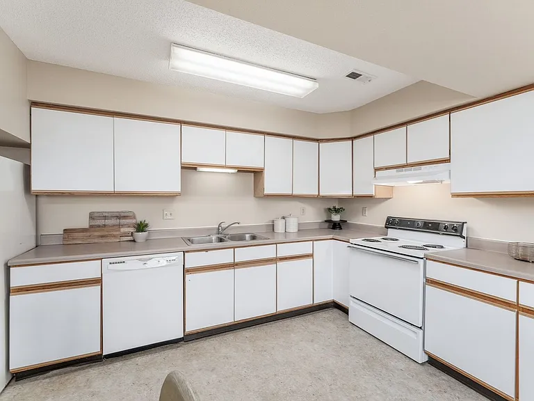 Eastpointe Townhomes — Photo 8
