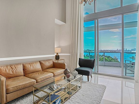 2nd image of 900 Biscayne Blvd APT 1409