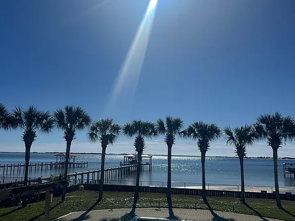 2026 Pritchard Point Dr, Navarre, FL 32566