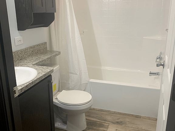 5th image of 260 Pin Oak Dr #132