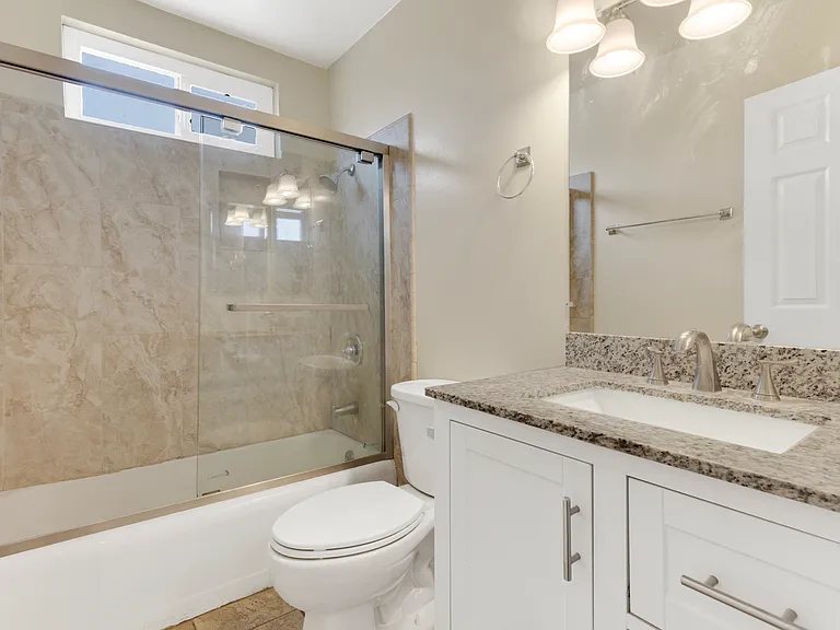 1690 E Hillcrest Dr — Photo 10