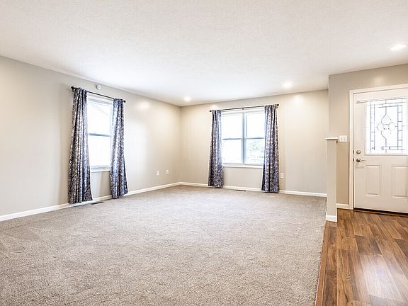 4th image of 113 E Charter Dr