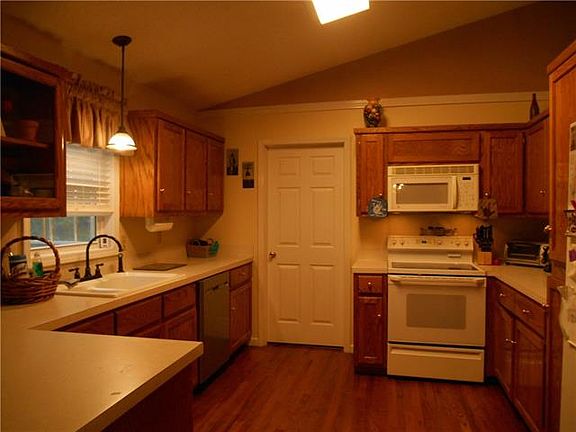 4th image of 3105 Lyndhurst Dr