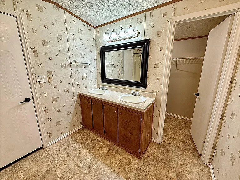 3075 FM 2001 — Photo 15
