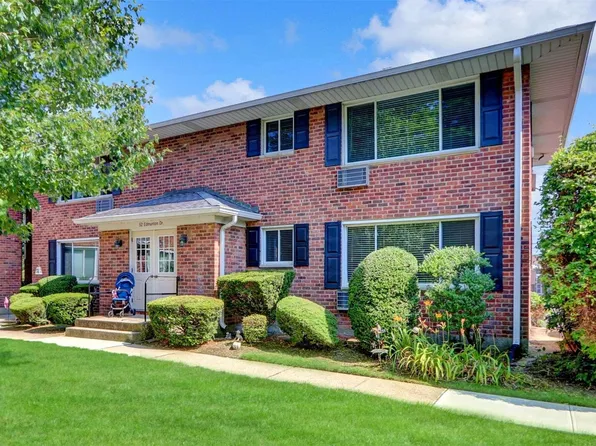 52 Edmunton Drive #B-19, North Babylon, NY 11703