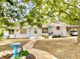 135 9th St, Blessing, TX 77419