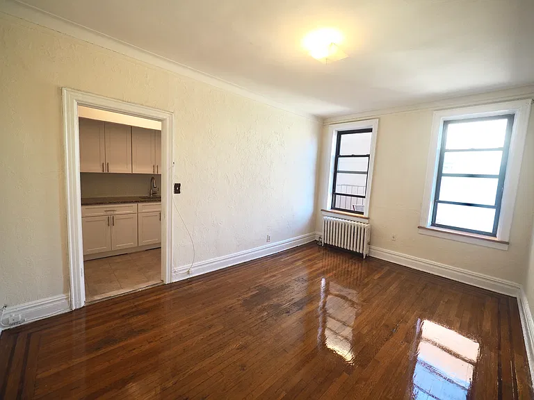 31-03 23rd St #4L — Photo 1