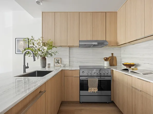 654 Jefferson Avenue image 4 of 14