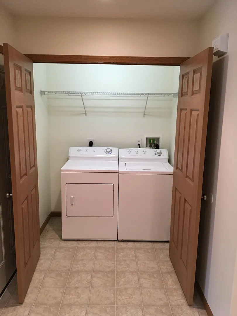 Laurel Creek Apts, 2230 Shamrock — Photo 4