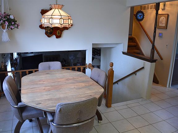 5th image of 43043 Bond Ct