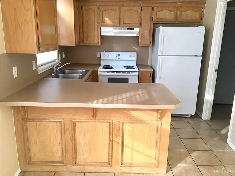 812 N Cross Ln #4 — Photo 8