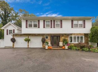 2 Alfred Ln, Kings Park, NY 11754