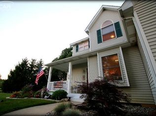 2389 Golfview Cir, Fenton, MI 48430