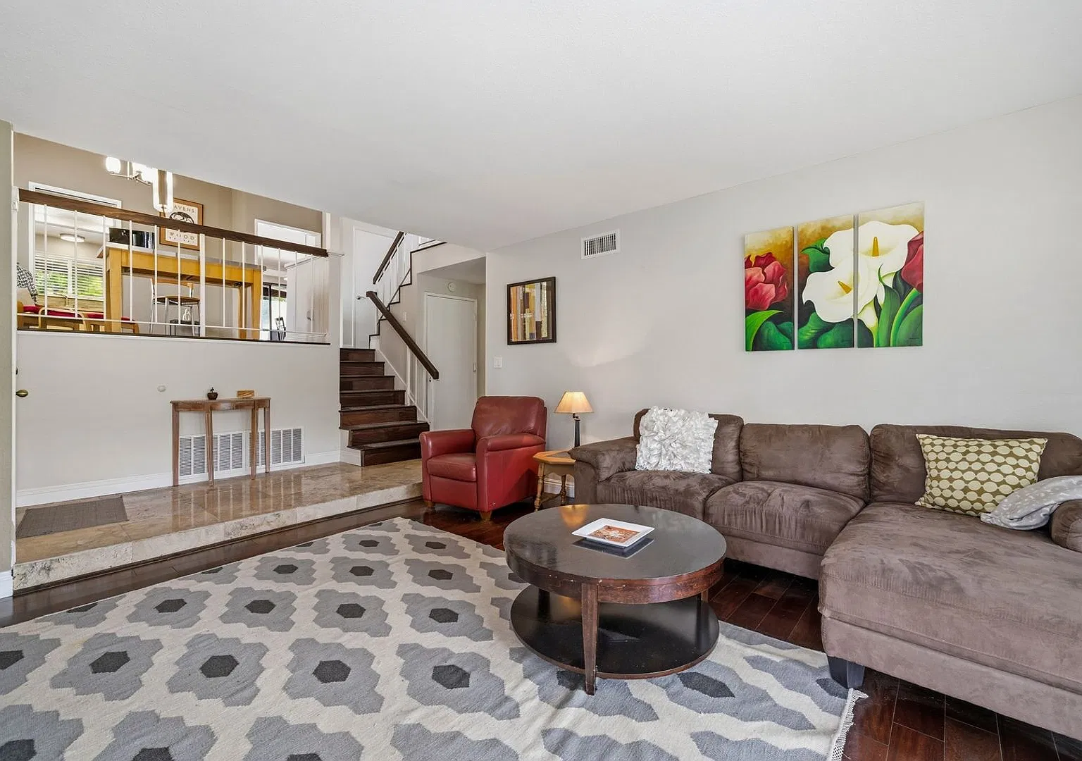 Spacious 3BR Condo in Costa Mesa — Photo 4