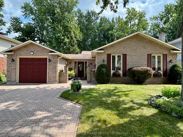 1429 Holy Cross Blvd, Cornwall, ON K6H 6Z5