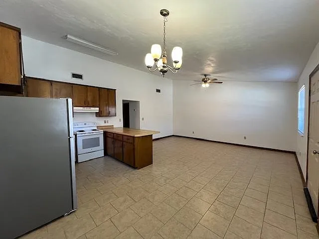2 bed, 1.5 bath, 836 sqft, $1,325 — Photo 4