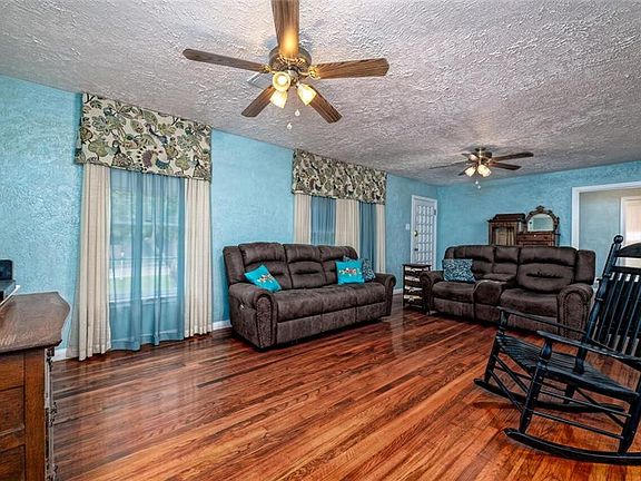 4th image of 4005 Cobbs Dr