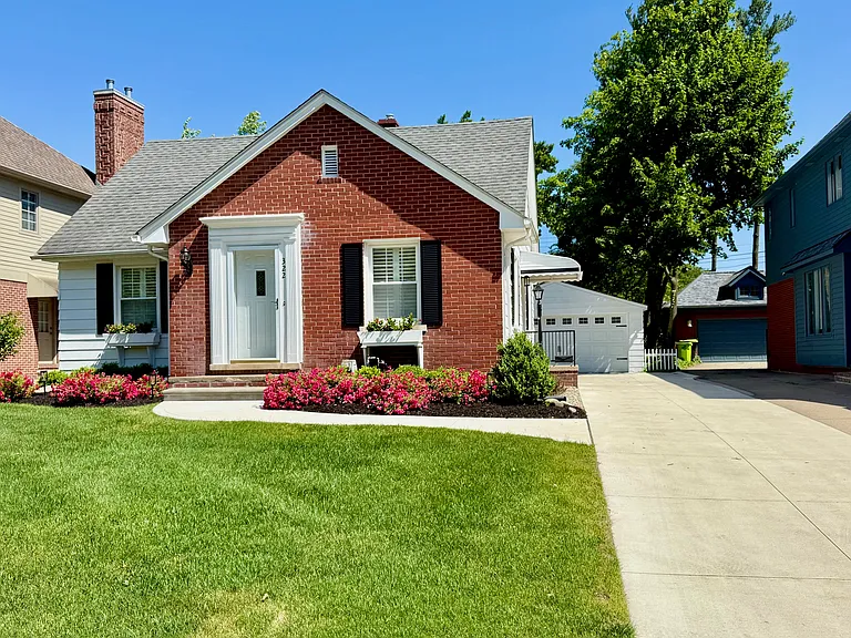 322 Glendale Ct — Photo 3