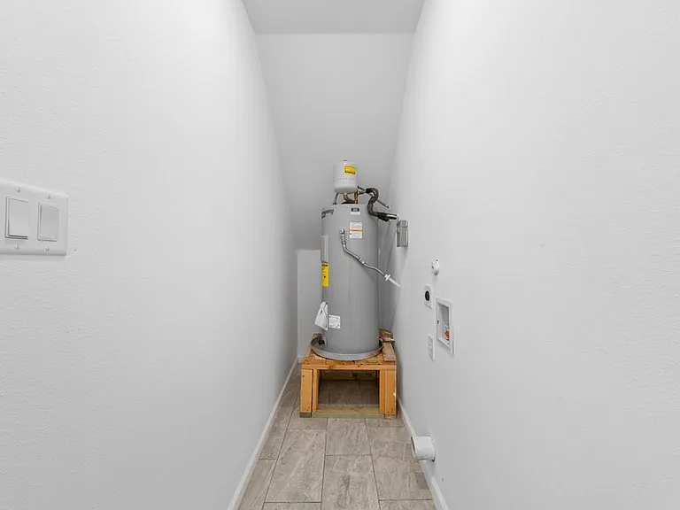 323 Gabriel St #202 — Photo 26