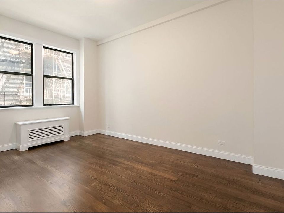 2nd image of 207 W 106th St APT 4B