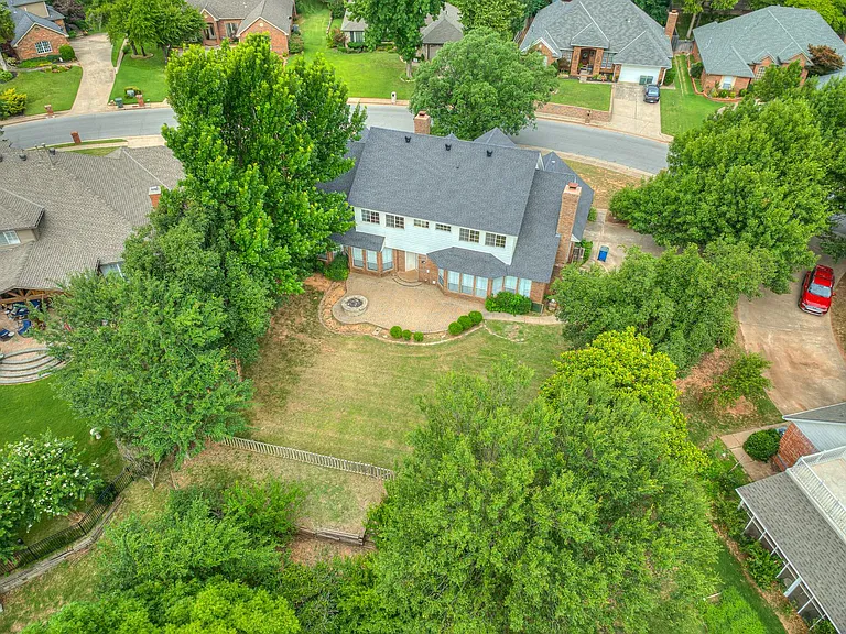 1104 Fox Lake Ln — Photo 41