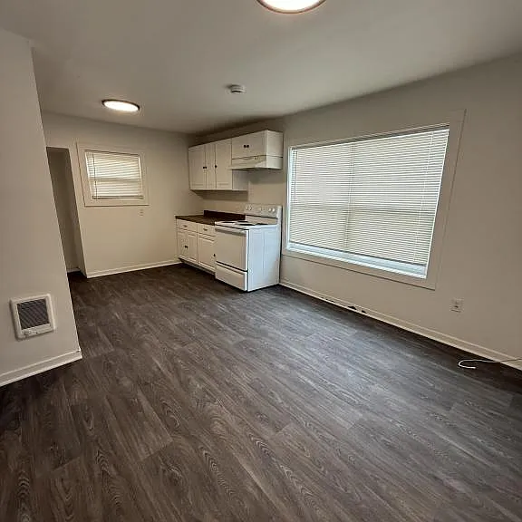 410 12th Ave — Photo 2