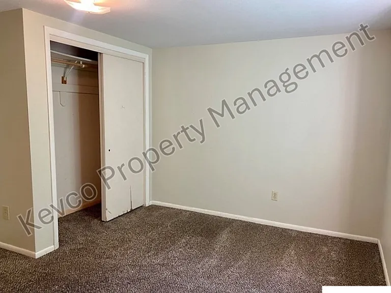 2805 Redwing Rd — Photo 20