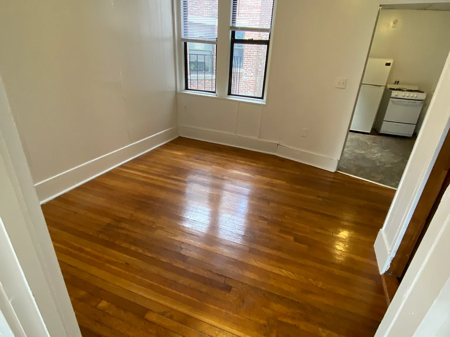 2 bed, 800 sqft, $3,900 — Photo 2