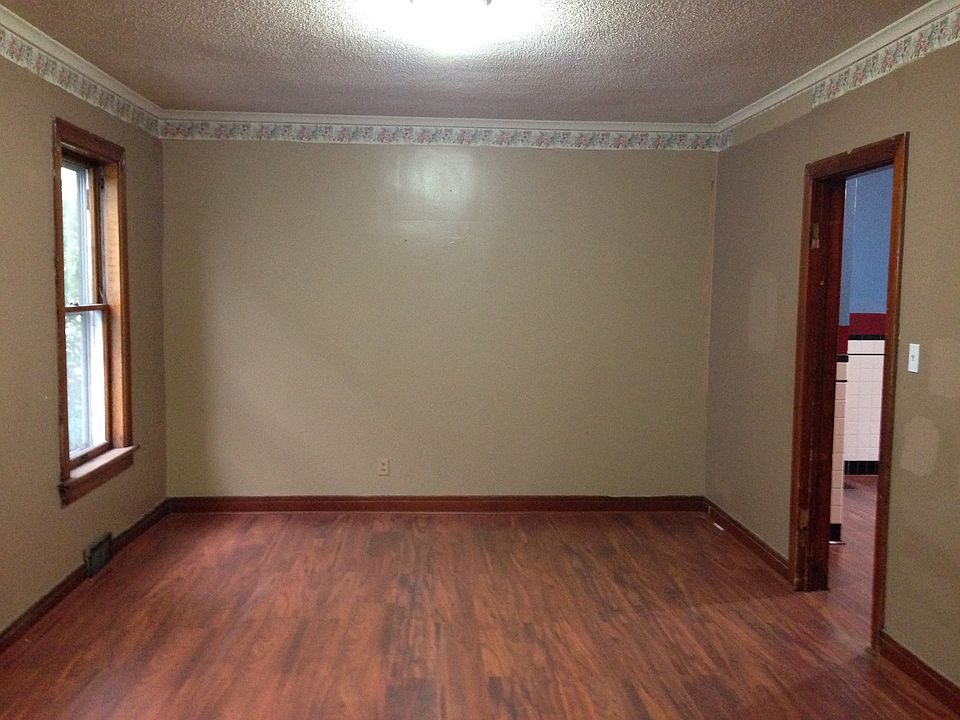1st image of 35 Tuxedo Pl #1