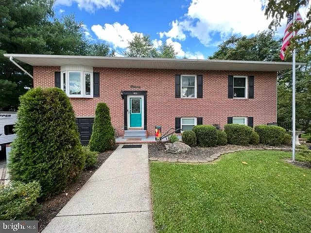 411 1st St photo 1